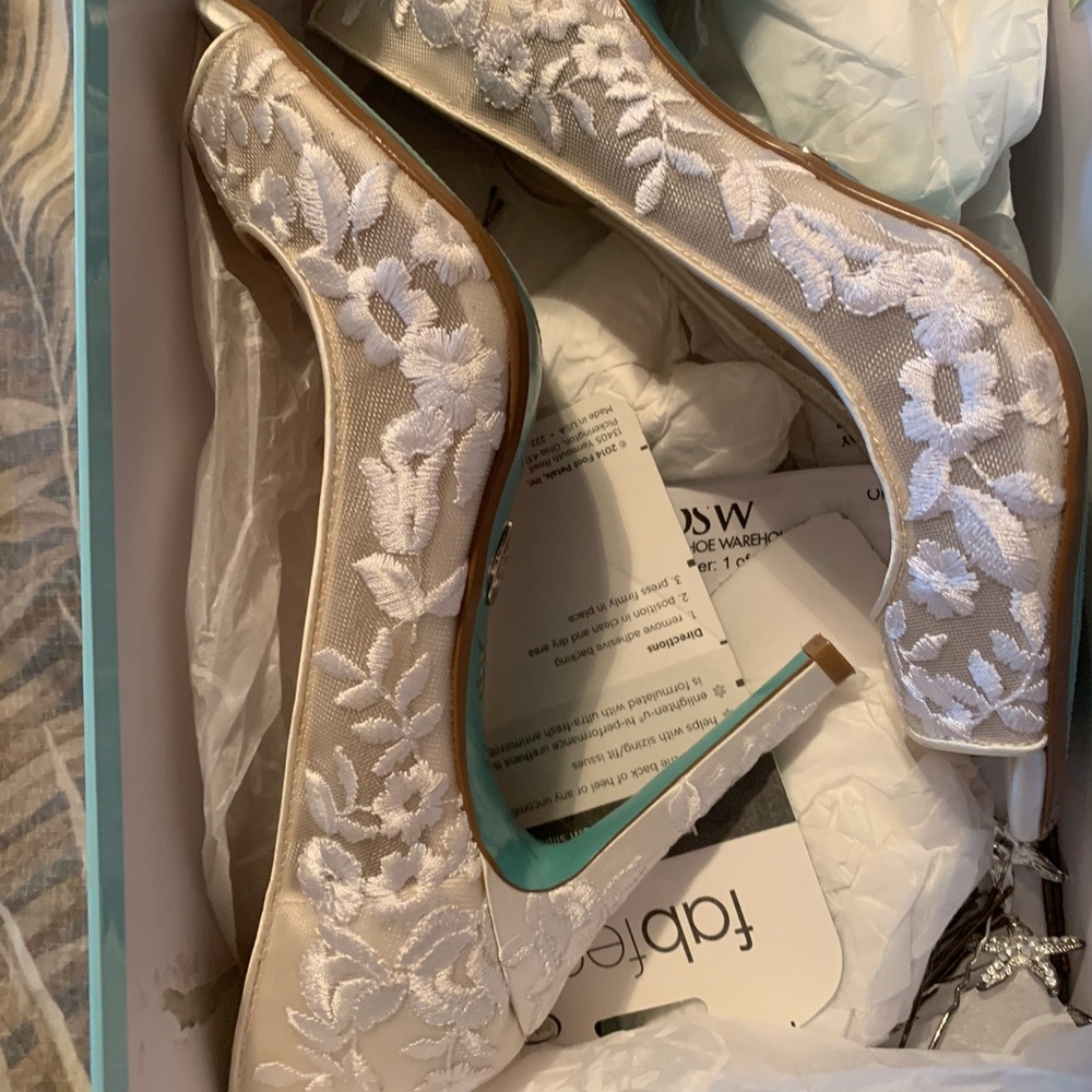 Size 8.5 Bestsy Johnson high heel shoes